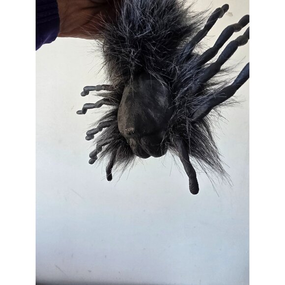 Take 1 dropping spider Halloween prop life-size lifelike realistic animation - Picture 6 of 7